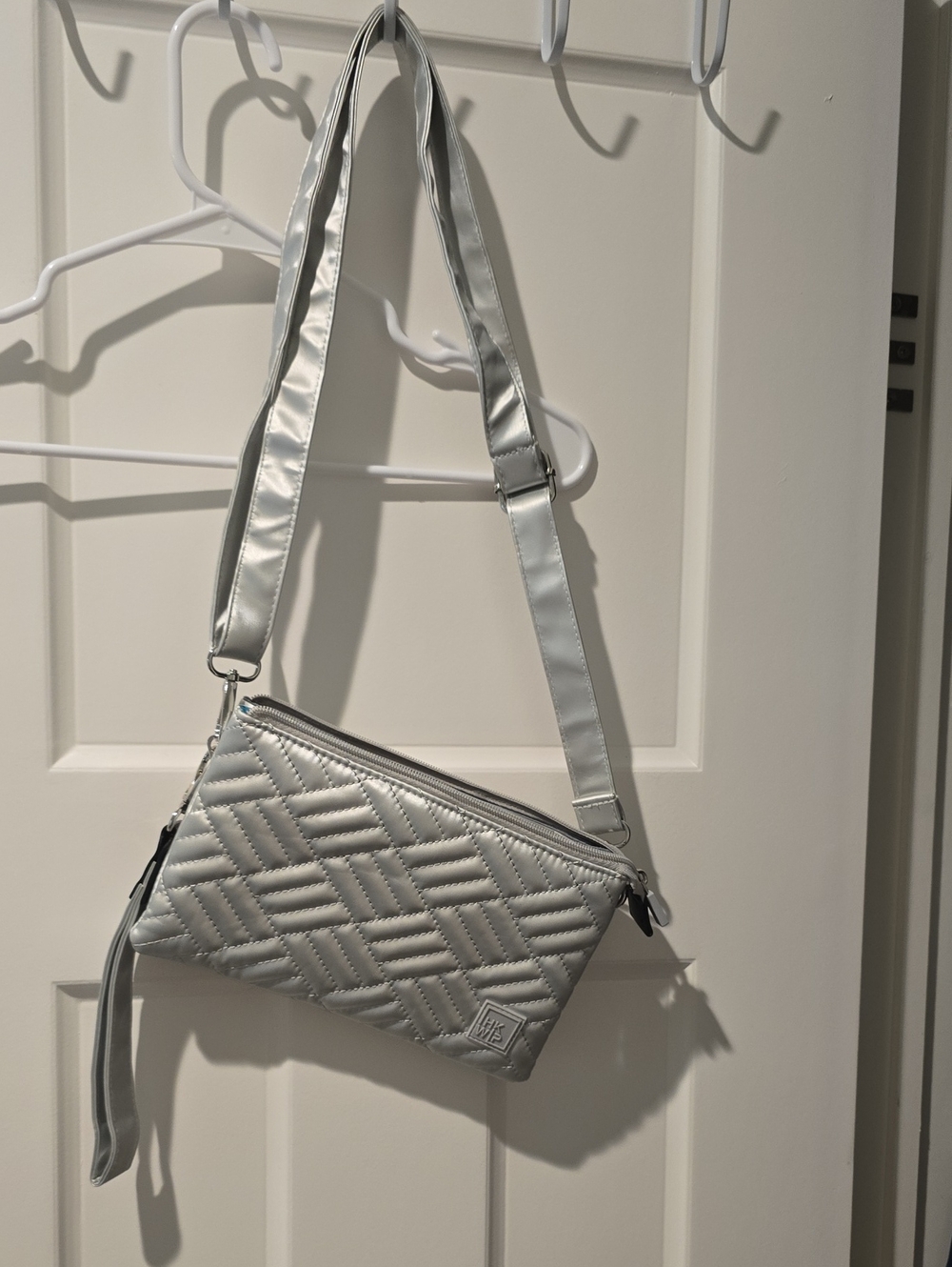 Quilted Silver Crossbody Bag - Stylish Women's Shoulder Bag